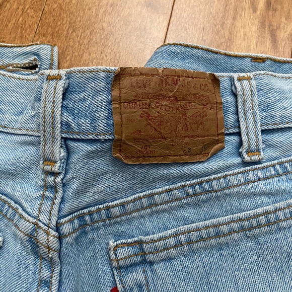 Levis Vintage Jean Shorts - Picture 3 of 4